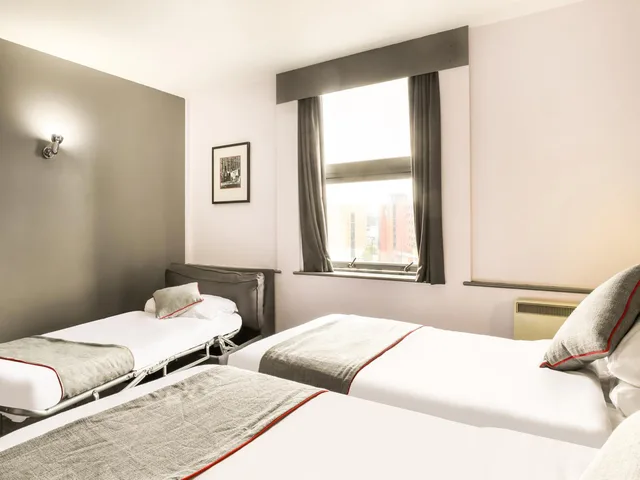 غرفة بسريرين منفصلين مع سرير إضافي، Sheffield Metropolitan Hotel by Belvilla 4/9
