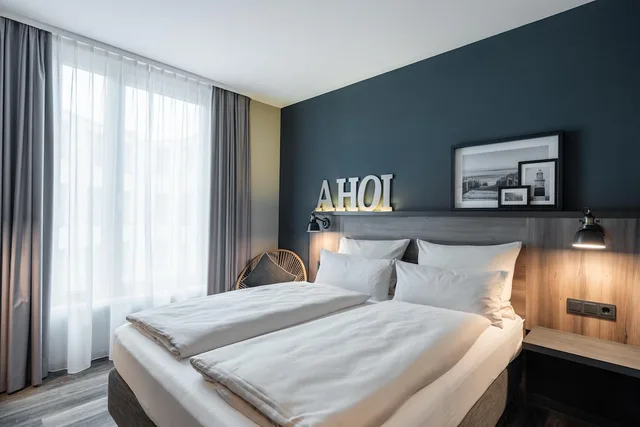 غرفة قياسية بسرير كوين في طابق مرتفع، HARBR. hotel Ludwigsburg 1/10