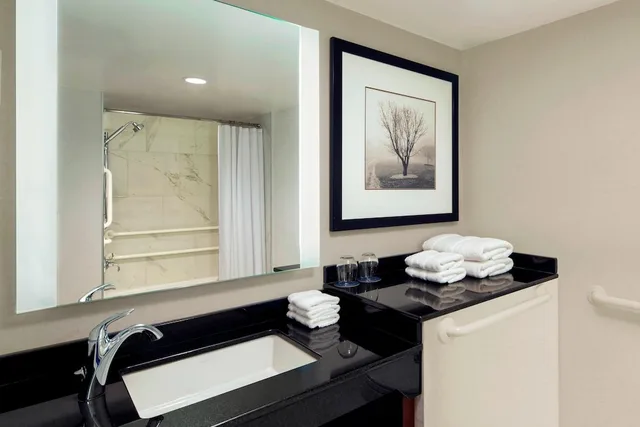 Club, 2 Double Beds, Accessible, Sheraton West Des Moines Hotel 2/2