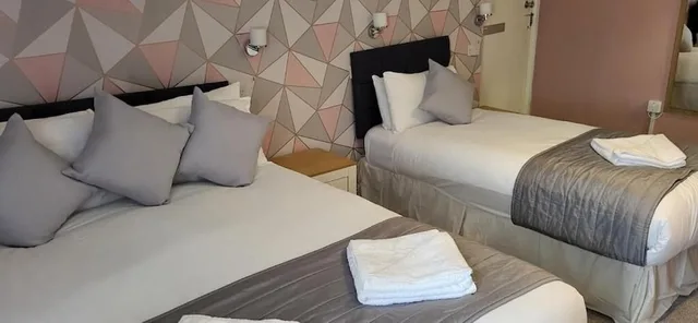 غرفة بسرير مزدوج وسرير فردي مع سرير إضافي، Parkwood at Marble Arch 1/1