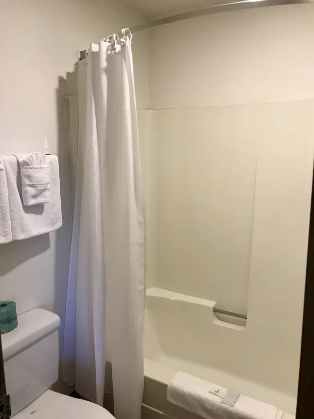 غرفة قياسية بسرير كوين، Sea-Tac Airport Value Inn 6/6