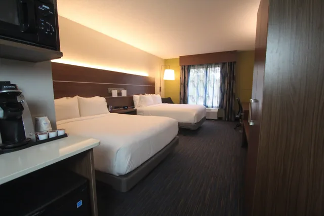 غرفة قياسية بسريرين كوين لذوي الإعاقة، Holiday Inn Express Hotel And Suites Charleston North 2/6