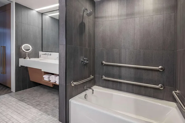 غرفة بسرير مزدوج لذوي الإعاقة، The Statler Dallas Curio Collection By Hilton 4/4
