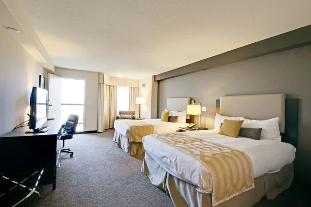 Coast, Superior, 2 Queen Beds, Valley View، Coast Kamloops Hotel And Conference Centre 1/5