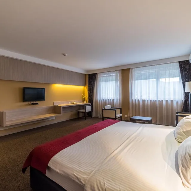 جناح ديلوكس بسرير كينج، CITY HOTEL MOSTAR 2/10