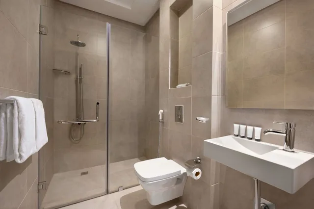 جناح بزنس بسرير كينج، Ramada Encore By Wyndham Kuwait Downtown 3/5