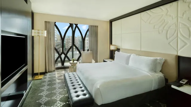 غرفة بسرير كينج مع دخول صالة النادي لذوي الإعاقة، InterContinental Dhaka 3/4