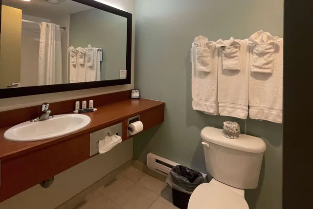 جناح بسرير كوين، Super 8 By Wyndham Peterborough 3/5