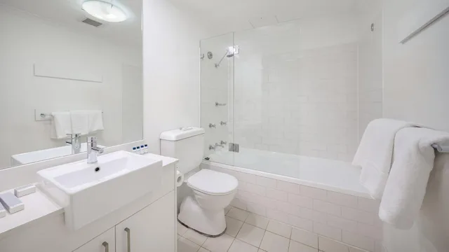 شقة تنفيذية بسرير كوين وسريرين منفصلين بإطلالة على المدينة بغرفتي نوم، Oaks Sydney Goldsbrough Suites 10/10
