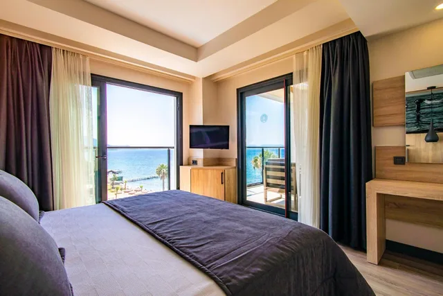 جناح بسرير كينج بإطلالة على البحر، MAIA Luxury Beach Hotel & Spa 3/7