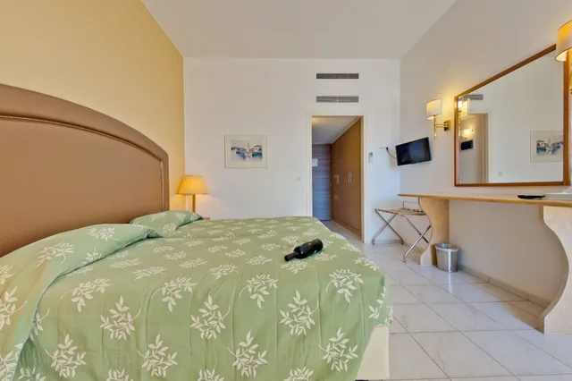 غرفة سوبيريور بسرير كوين بإطلالة على البحر، Palmariva Beach Hotel By Anayia All Inclusive Resorts 4/6