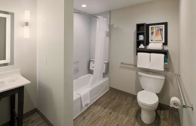 جناح استوديو بسرير كينج لذوي الإعاقة، Homewood Suites By Hilton Topeka 4/4