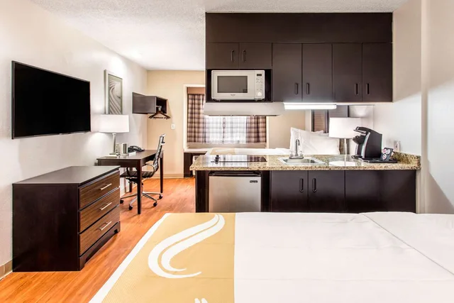 Efficiency, Suite, 2 Queen Beds، Quality Inn & Suites Myrtle Beach Near Outlets 3/4