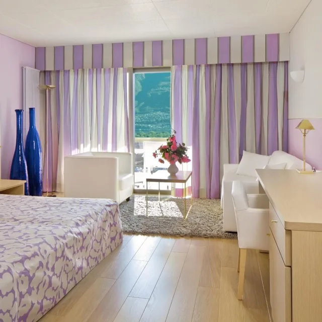 غرفة سوبيريور بسرير مزدوج بإطلالة على البحيرة بشرفة، Ascona 4/6