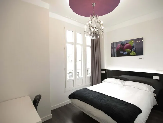 غرفة بسرير مزدوج وسريرين منفصلين، Vitium Urban Suites 1/2