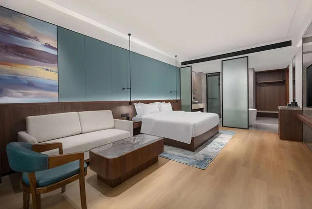 Premium, King Bed, Days Hotel by Wyndham Changsha East 2/6