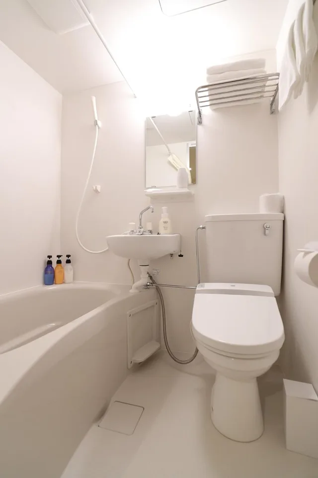 غرفة ثلاثية، Osaka Teikoku Hotel 9/10