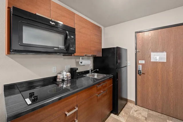 Room, Queen Bed, Accessible, MainStay Suites Spokane Valley, WA 8/8
