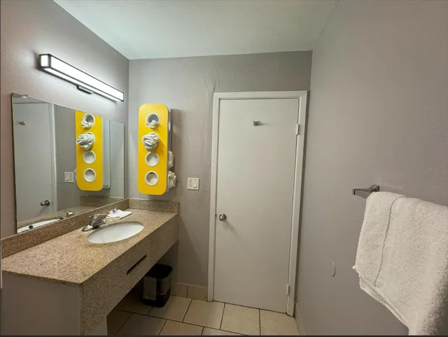 غرفة رباعية، Motel6 Janesville, WI 4/9