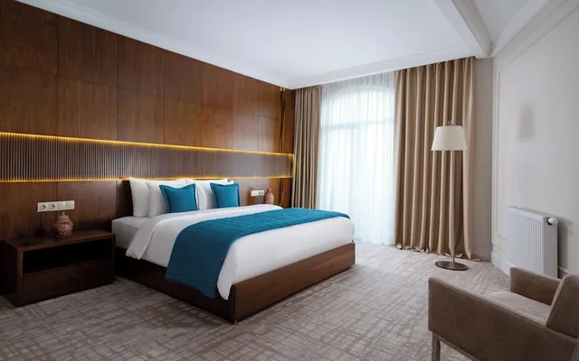 Suite, King Bed, Mercure Tashkent 1/2
