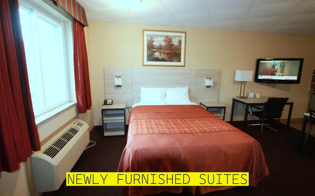 جناح ديلوكس بسريرين مزدوجين مع أريكة بمطبخ صغير، Travel Inn and Suites Flemington 1/7