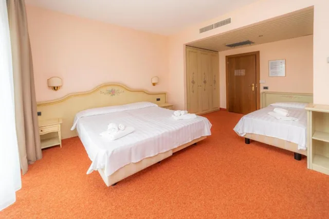 غرفة ثلاثية، Hotel Della Torre 3/3