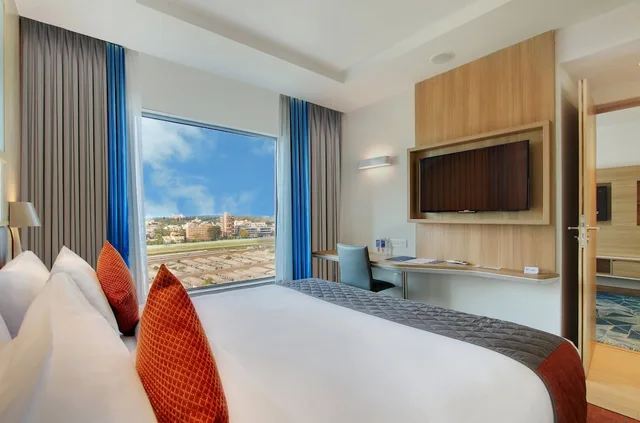 Standard, Queen Bed, Turf View، Holiday Inn Bengaluru Racecourse, an IHG Hotel 3/10