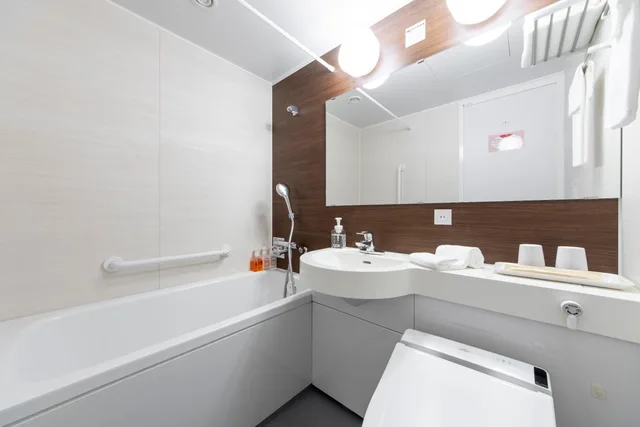 غرفة بسريرين منفصلين بشرفة لذوي الإعاقة، Hotel New Port Yokosuka 7/9
