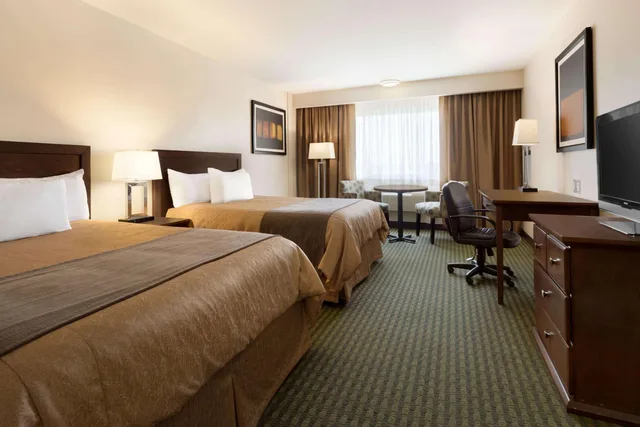 غرفة بسريرين كوين للمدخنين، Travelodge Hotel by Wyndham Weyburn 1/2