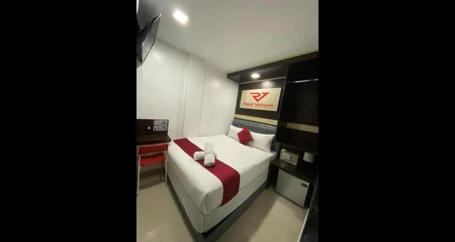 غرفة بسرير كوين، Red Velvet Inn Hotel 9/10
