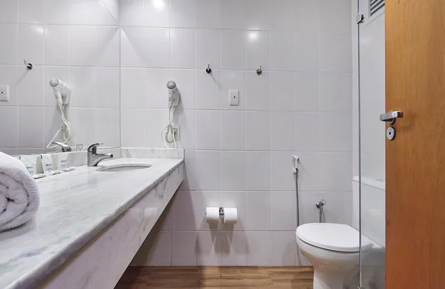 غرفة بسرير مزدوج وسرير فردي، HOTEL NACIONAL INN BAURU 3/4