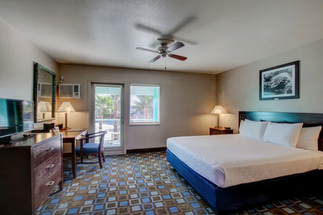 Beach, Suite, King Bed, Sofa، The Nautical Beachfront Resort 1/3