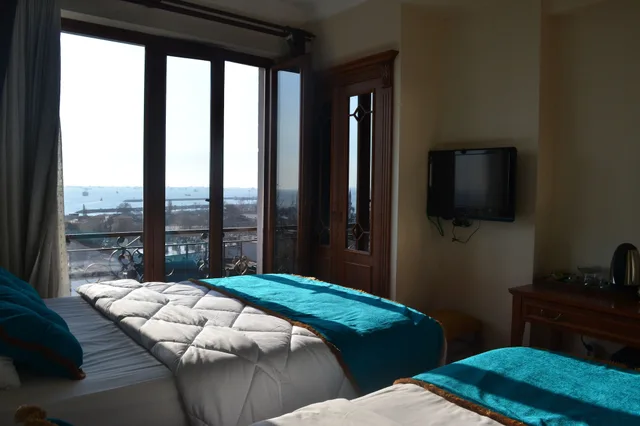 غرفة ثلاثية بسرير مزدوج وسرير فردي بإطلالة على البحر، Hotel Blue Istanbul 3/6