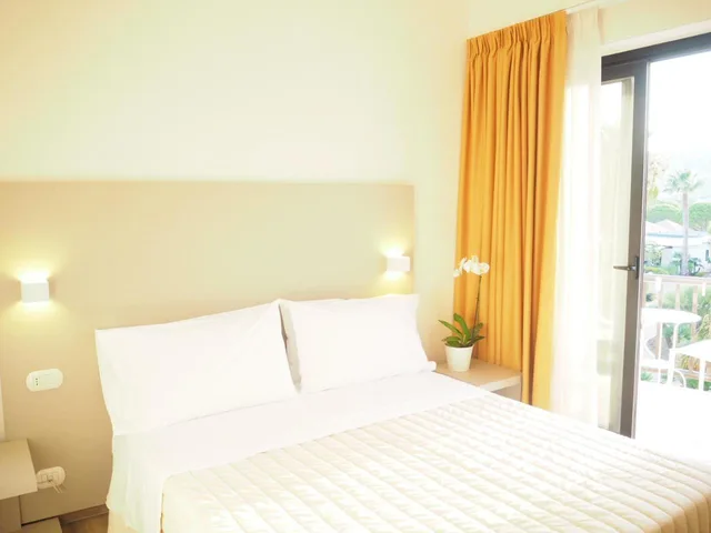 غرفة بسرير مزدوج بشرفة، Oasiclub Hotel 4/10