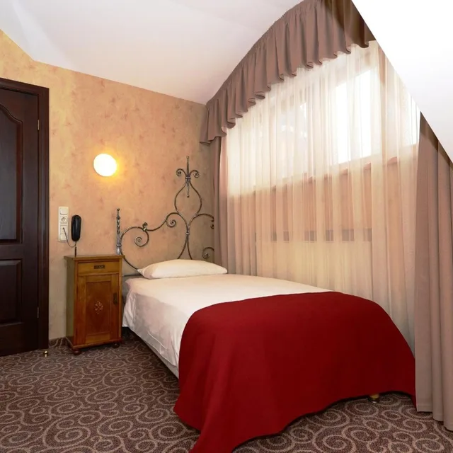 Room, Single, Justus Hotel 1/2