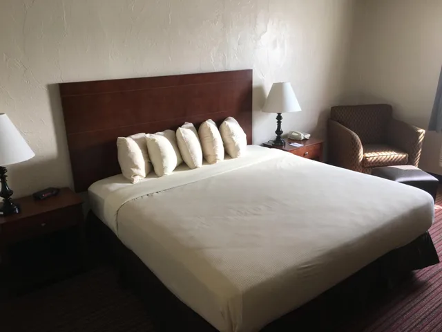 غرفة بسرير كينج، Quality Inn Guthrie, OK 2/3