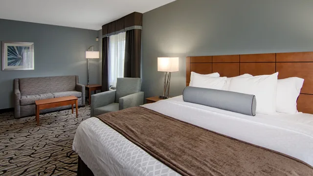 Suite, King Bed, Sofa, Best Western Plus Blaine At The National Sports Center 1/5
