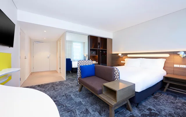 غرفة قياسية بسرير كينج وسرير كوين لذوي الإعاقة، Holiday Inn Express Sydney Macquarie Park 1/4