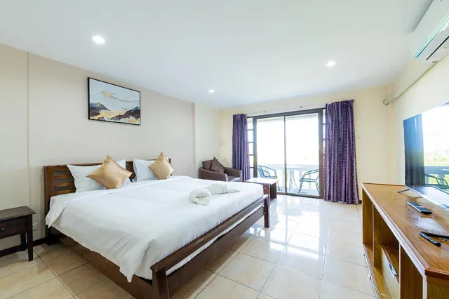 غرفة سوبيريور بسرير مزدوج بشرفة، Hillside Resort Pattaya 1/1