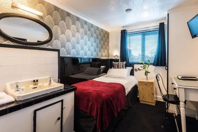 Room, Single, Single Bed, Shared Bathroom, Paskins Brighton 2/2