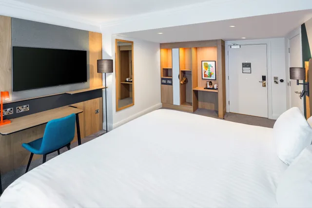غرفة بسرير كينج مع أريكة، Holiday Inn Aylesbury 2/4