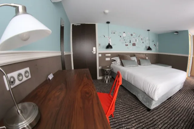 غرفة ثلاثية بسرير مزدوج مع أريكة، Hotel Des 3 Poussins 7/7