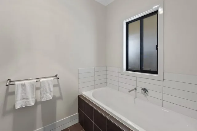 3 Bedrooms, Deluxe, House, 2 Bunk Beds, 2 Queen Beds، Discovery Parks - Goolwa 4/6