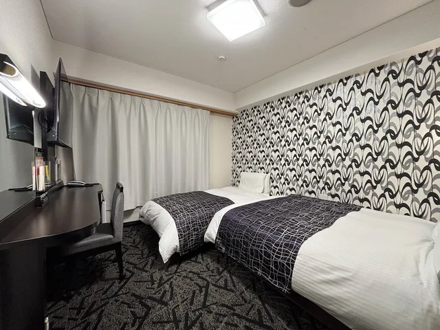 غرفة قياسية بسريرين منفصلين مع أريكة، Apa Hotel Kitakami-Ekinishi 1/4