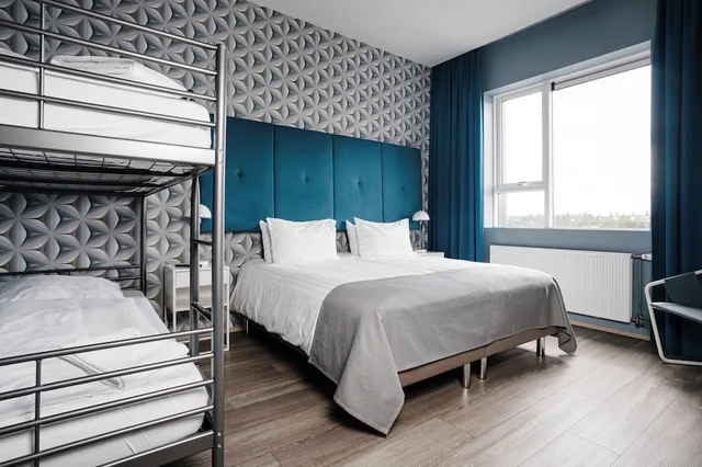 غرفة رباعية بسرير كينج وأسرّة بطابقين، Hotel Oddsson 1/1