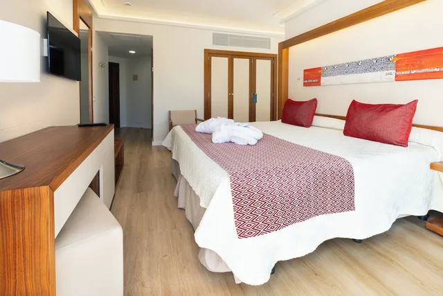 جناح جونيور بسرير مزدوج بشرفة مع أريكة، Hipotels La Geria 5/9