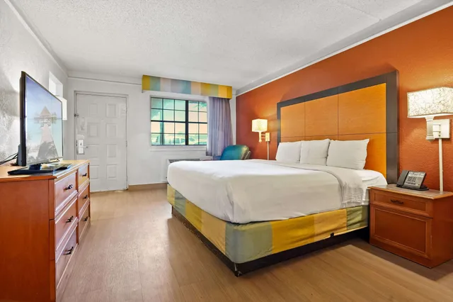 غرفة بسرير كينج، La Quinta Inn by Wyndham Costa Mesa / Newport Beach 1/10