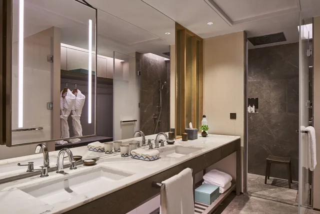 Suite, King Bed, Ocean View, with Pool، Rosewood Sanya 1/2
