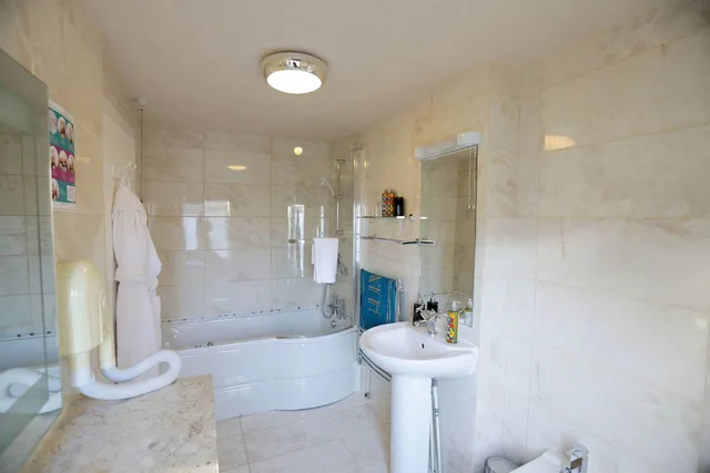 غرفة فاخرة بسرير كينج، Bryn Woodlands House 6/9