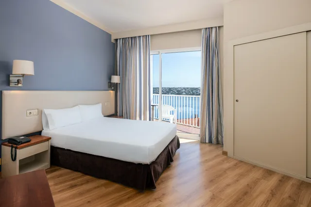 Room, Double Bed, Side Sea View، Indigo Menorca 2/6